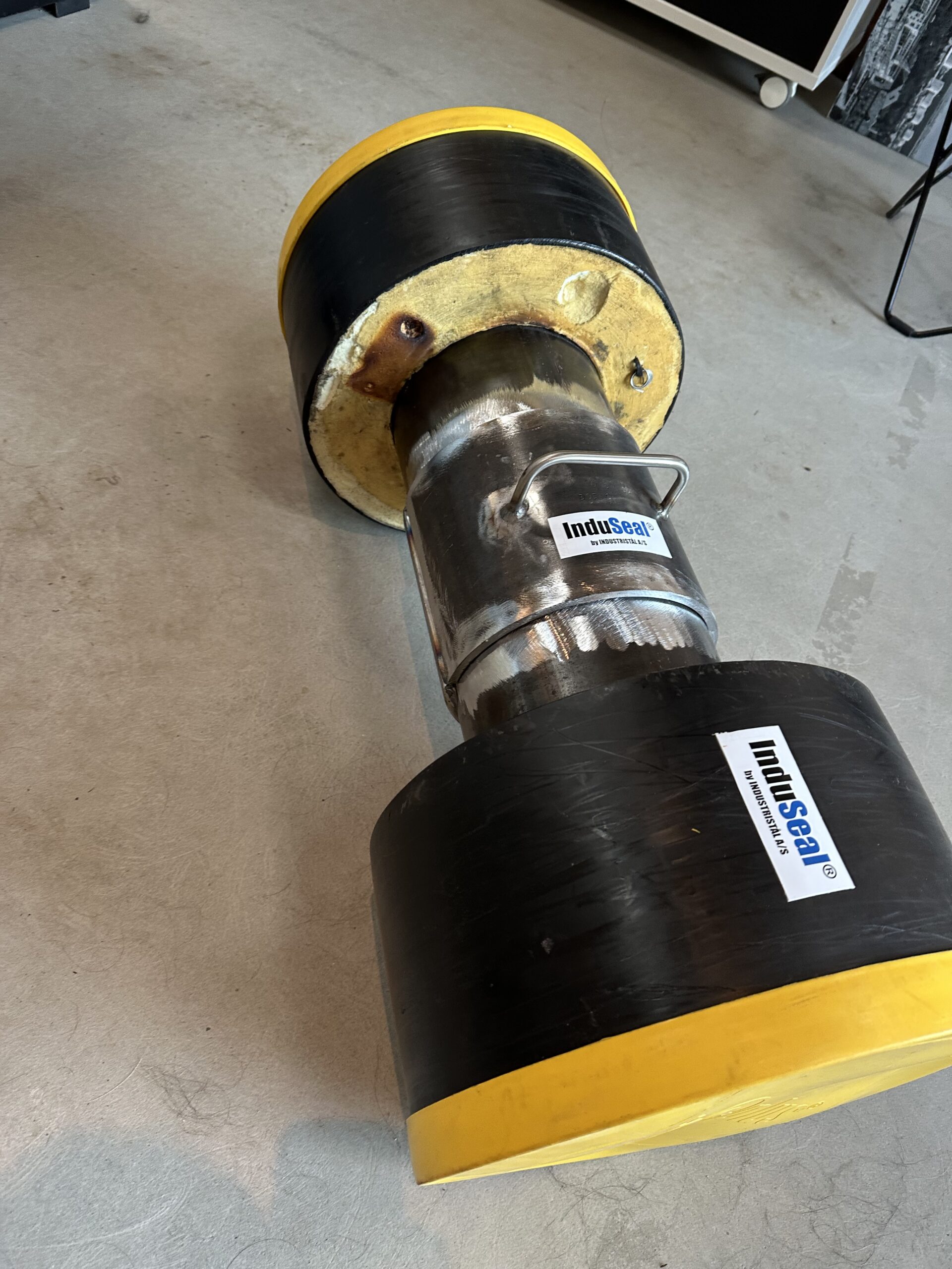 InduSeal-emne med isolering og gule ender